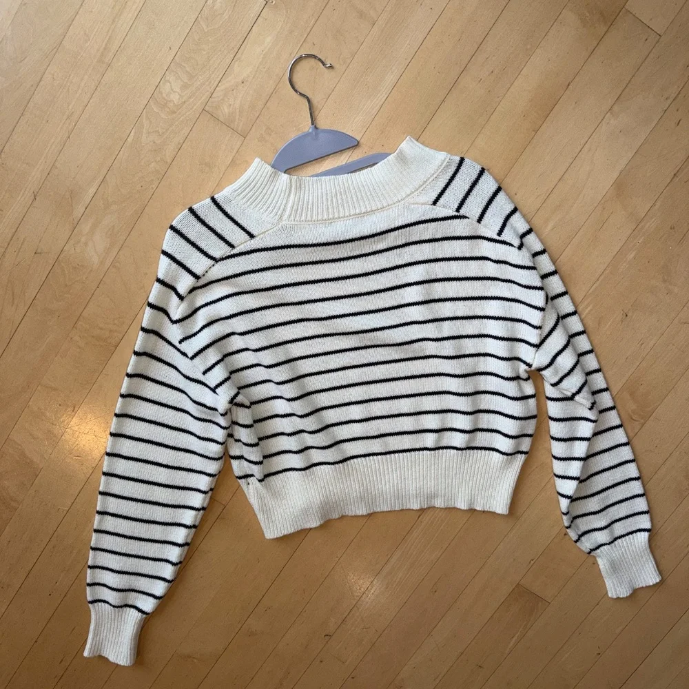 Deluc white/black stripe sweater, XS, GL1331 - Picture 4 of 5